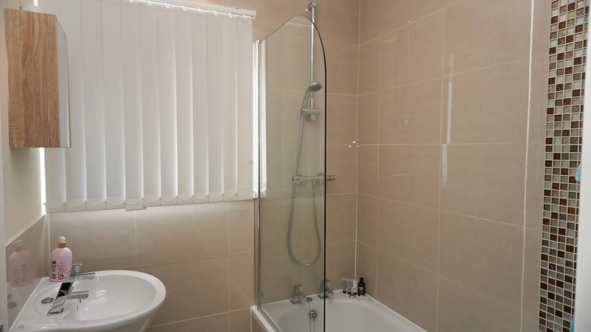 Modern Central Cardiff Apartment